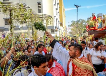 Gobierno de El Salvador brinda seguridad a los feligreses durante el Domingo de Ramos