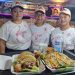 Mujeres se organizan para ofrecer una variedad de gastronomía en el parque San Juan de Atiquizaya