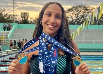 Nadadores salvadoreños brillaron en Santo Domingo