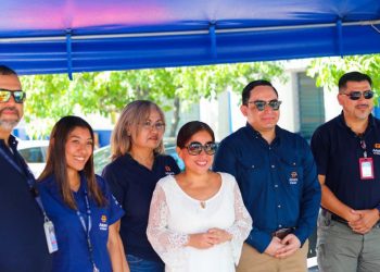 Ministra de Turismo recibe a visitantes extranjeros que llegan por la frontera Las Chinamas, Ahuachapán