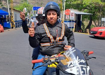 Motociclista guatemalteco: «Venimos a experimentar la seguridad de El Salvador, eso nos motivó a venir»
