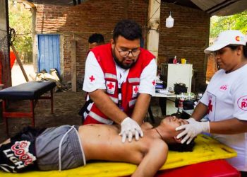 Cruz roja realiza simulacro de rescate acuático en El Espino