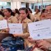 Mujeres se gradúan en la producción de hortalizas