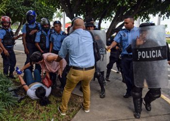 FMLN maneja doble discurso frente a la agresión religiosa de la dictadura Ortega 
