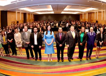 Gradúan a personal de instituciones públicas en protección y cuidado a niñez y adolescencia