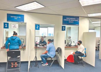 Houston y Los Ángeles concentran cambio de domicilio en los DUI de la diáspora