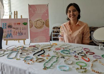 Salvadoreña alterna su emprendimiento con los estudios de arquitectura