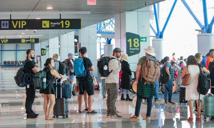 Solo en Semana Santa, 102,000 extranjeros visitaron El Salvador, de los cuales muchos procedían de Europa.