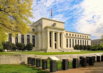 Los volúmenes de crédito cayeron luego de la crisis bancaria, según la Fed