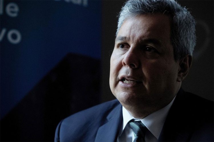 Dante Mossi, presidente del BCIE, informó que el lanzamiento se hará por medio de la Bolsa Valores de El Salvador. Foto / Diario El Salvador
