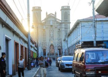 Alcaldía de San Salvador habilita 10 sitios de parqueo en Centro Histórico para visitantes  