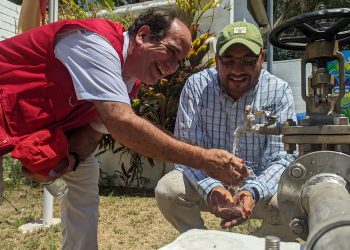 Verifican el funcionamiento de planta en isla Madresal, Usulután