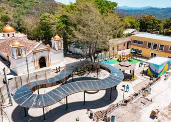 Verifican la construcción de un moderno parque en Torola, Morazán