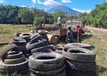 Retiran más de 300 llantas del río Grande en San Miguel
