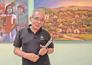 «Trato de decirles a través de mis obras que es posible ser feliz con cosas simples»: René Girón, artista plástico salvadoreño