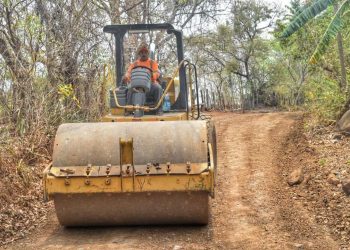 Gobierno interviene calles rurales en Conchagua, La Unión