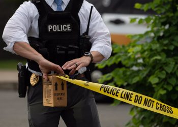 Dos adolescentes arrestados y acusados de asesinato tras tiroteo en Alabama, EE.UU.