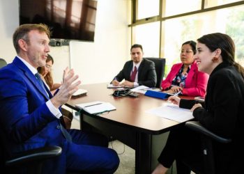 Irlanda busca reforzar lazos bilaterales con El Salvador y reconoce transformación en seguridad