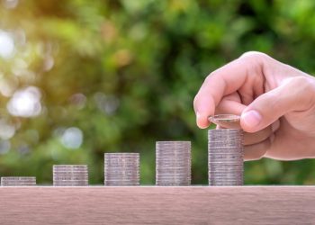 El crecimiento del comercio mundial se desacelerará a 1,7 % en 2023, según OMC