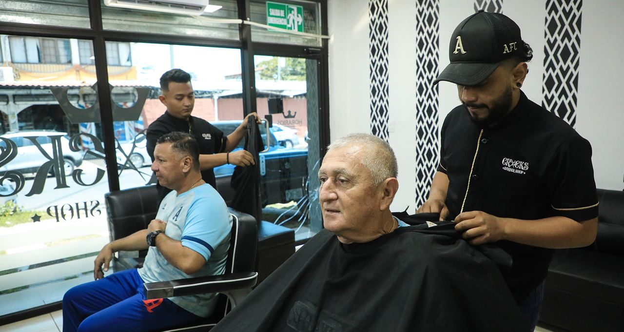 VIDEO | Cracks, la barbería del aliancista Jónathan Jiménez, donde se corta  el cabello Eduardo Lara y otros futbolistas – Diario El Salvador