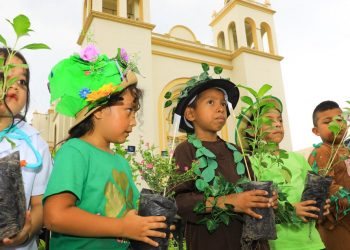 Alcaldía San Salvador celebra el Día de la Tierra con desfile en el recuperado Centro Histórico