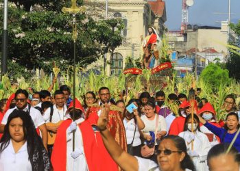FOTOS: Con fervor religioso, feligreses conmemoran el Domingo de Ramos en las recuperadas calles del Centro Histórico