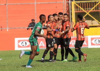 Águila anida en la cumbre, los emplumados derrotan 2-0 a Dragón en el derbi