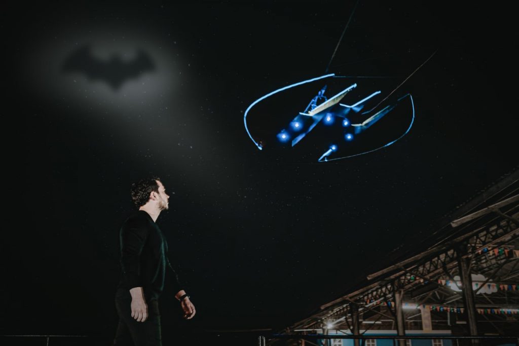 La nave de Batman volará desde hoy los cielos de CIFCOMIC - Diario El  Salvador