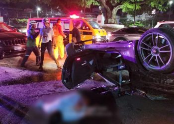 Dos personas mueren al volcar vehículo en redondel Luceiro, colonia Escalón