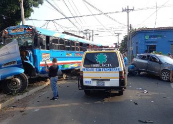 Fuerte accidente de tránsito en Santa Ana deja nueve personas lesionadas