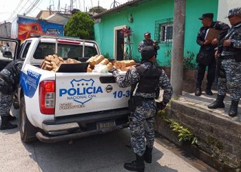 Fuerzas Especiales decomisan cerca de 95,000 productos pirotécnicos en cohetería clandestina en Cuscatlán