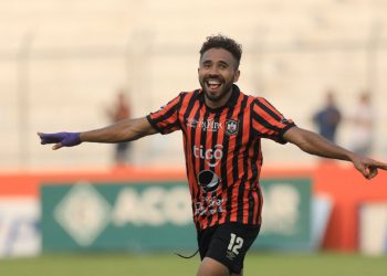 Águila derrotó a Santa Tecla y se aferra al liderato