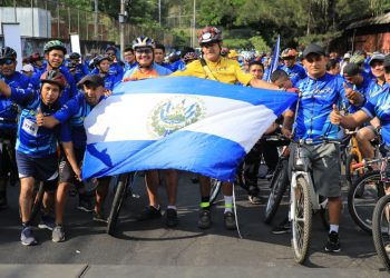 Fotográfica | Familias salvadoreñas disfrutan de la pedaleada en San Salvador