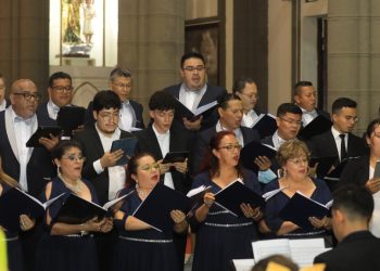 Coro Nacional de El Salvador realiza concierto de música sacra en Iglesia El Calvario