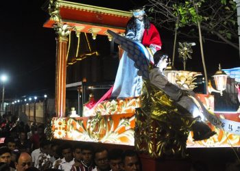 FOTOS: Salvadoreños honran su fe con la «Procesión del Silencio» en este Jueves Santo