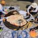 Feligreses elaboran alfombras en el Centro Histórico de San Salvador