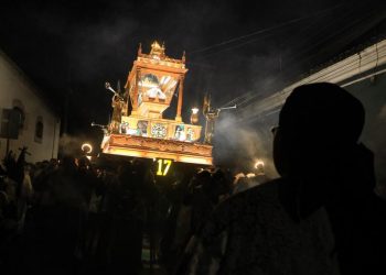 Católicos de Sonsonate vivieron con devoción un recorrido de más de 7 kilómetros del Santo Entierro