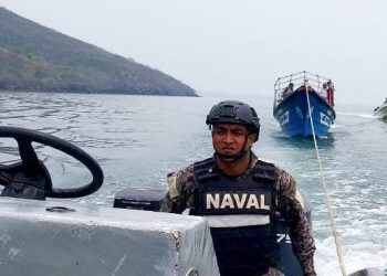 Fuerza Naval rescata a 20 personas de embarcación con desperfectos mecánicos frente a Isla Conchagüita