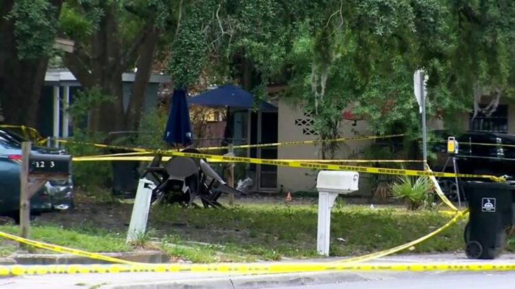La policía acudió a la vivienda luego de un reporte de violencia doméstica en Florida.
