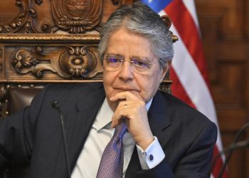 Presidente de Ecuador enfrentará juicio político en el Congreso por corrupción