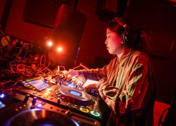 Mujeres DJ quieren romper códigos de la noche en China