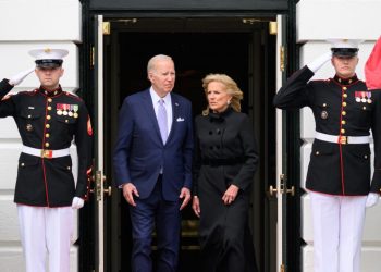 Joe Biden y el presidente filipino examinan la influencia de China en Asia
