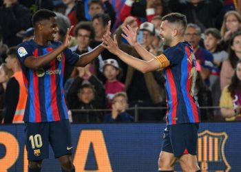 El Real Madrid abre la puerta al título del Barcelona; el Elche baja a Segunda