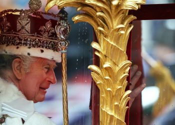 ¿Qué representan la Piedra del Destino y otros símbolos utilizados de la coronación del rey Carlos III?