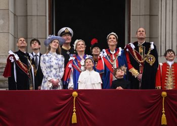 Los diseñadores británicos marcaron la moda en la coronación de Carlos III