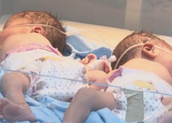 Una maternidad lucha por salvar vidas bajo las bombas en Sudán