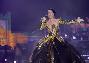 Katy Perry brilla en Windsor y miles de fiestas celebran la coronación de Carlos III