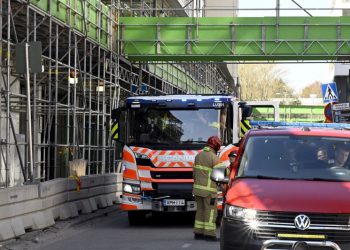 Veintisiete heridos, la mayoría adolescentes, al caer una pasarela en Finlandia