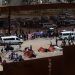De México a EE. UU., migrantes comen a «domicilio» en pleno muro fronterizo