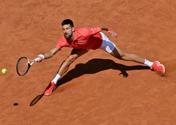 Djokovic concede un set ante Dimitrov, pero ya pisa los octavos en Roma